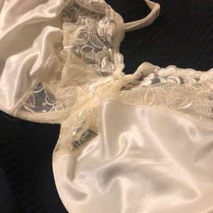 SOLD Wacoal Cream Lace Satin Bra